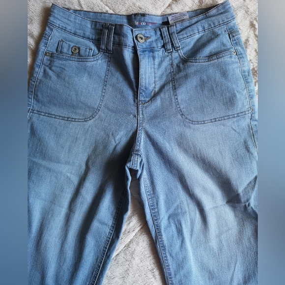 Style & Co jeans Capri. Size 8 - Picture 4 of 8